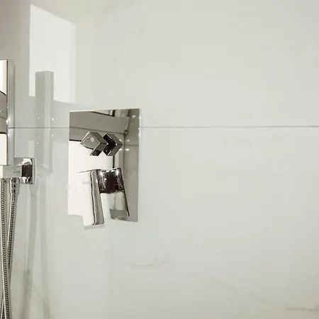 Helia Luxury New Boulevard アパート ティラナ