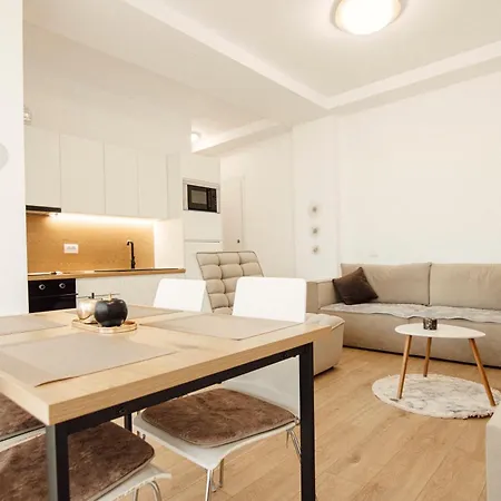 Helia Luxury New Boulevard * Τίρανα